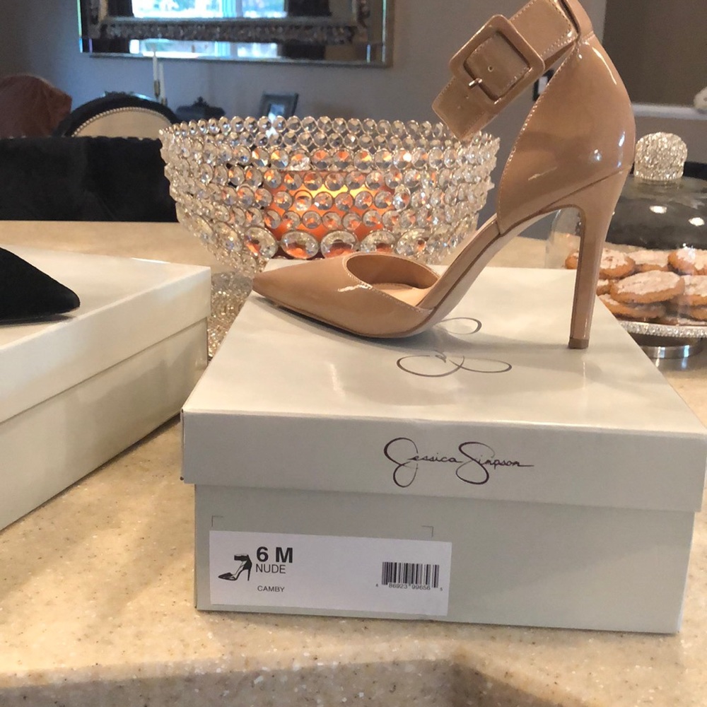 Nude shoe